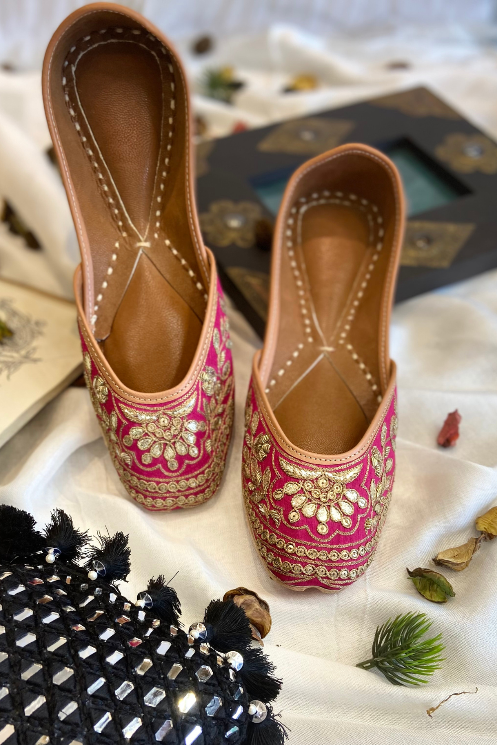Flower Gotta (Magenta) Jutti