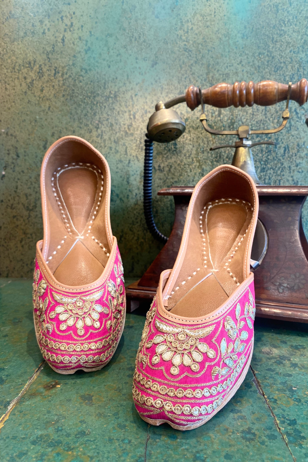 Flower Gotta (Magenta) Jutti
