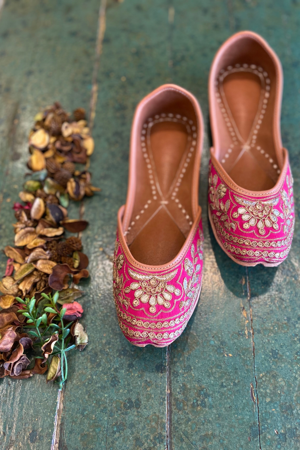 Flower Gotta (Magenta) Jutti